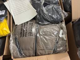 341 € / Palette Markenbekleidung Mix Damen Herren 59 Stk A/B/C Nike Adidas Levi’s Boss