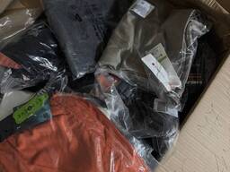 475 € – Markenbekleidung Damen Herren, 77 Stk, Mix A-B-C, Top-Brands Nike, Hilfiger