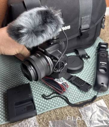 Canon EOS R50 Content Creator Kit
