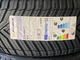 Neuer Reifen 225/45R17 Michelin Crossclimat 2