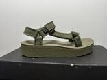 Sandalen für Damen von Teva сток оптом - фото 1