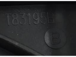 11085125-00-D Armlehne der vorderen rechten Türkarte (beschädigt) Tesla Modell 3 1090411-0