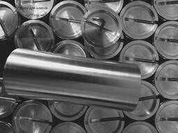 Metallrohre zur Aufbewahrung von Schlüsseln. Zeitkapseln