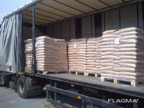 Weiße Holzpellets